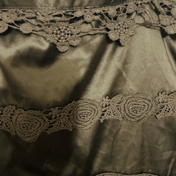 OLIVE GREEN SATIN AND EMBROIDERY LACE DETAILED PENCIL SKIRT - Picture 2 of 3